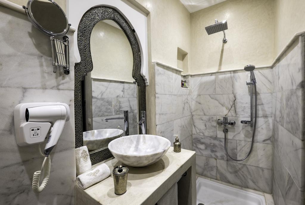 Quarto Clássico com Cama de Casal ou 2 de Solteiro