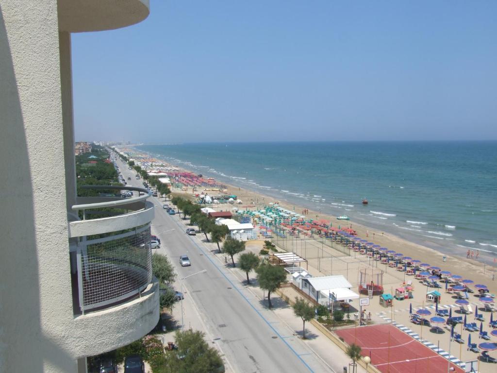 Camera Quadrupla con Vista Mare Frontale