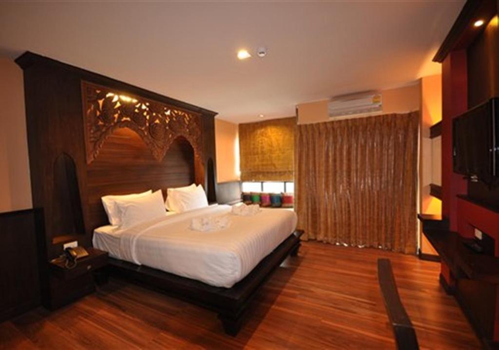 Low Floor Deluxe Double Room