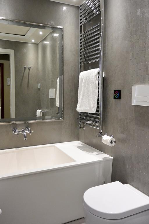 Deluxe Tweepersoonskamer met 1 Groot Bed of 2 Aparte Bedden met Uitzicht op het Canal Grande