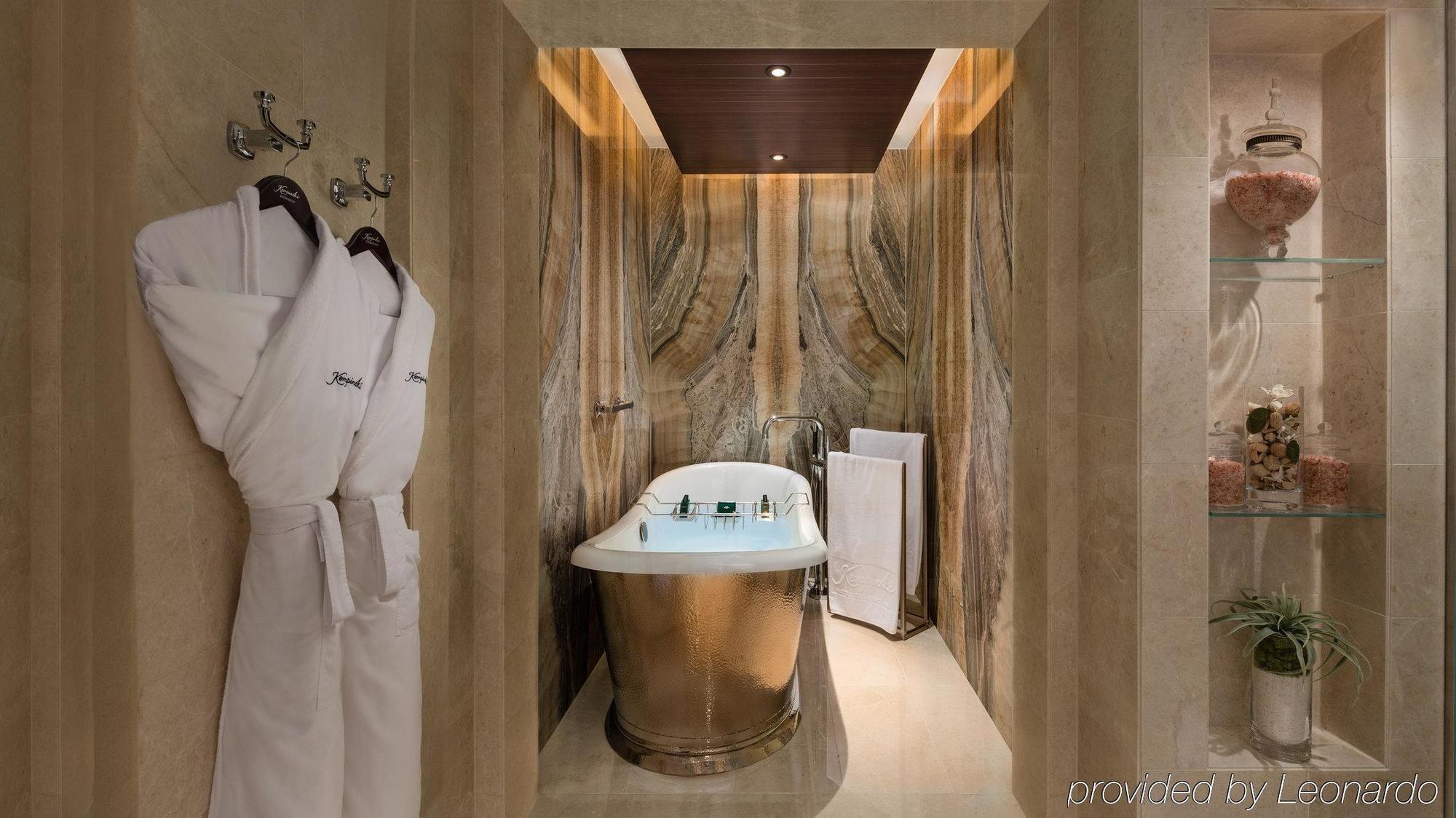 Chalet Aspen Ski - Accesso allo Ski Dubai per 2 persone, Maggiordomo Privato, Accesso alla Lounge con Tè Pomeridiano, Cocktail Serali, Spuntini e Tartine