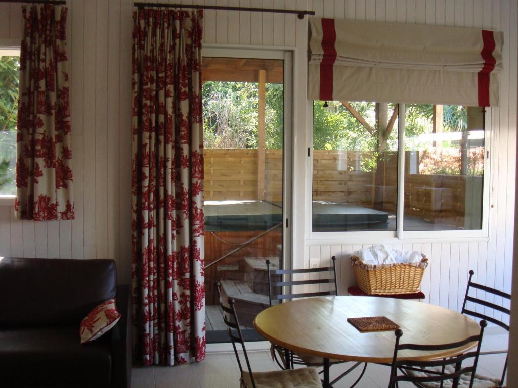 Gîte avec Jacuzzi Privé - Bâtiment Indépendant
