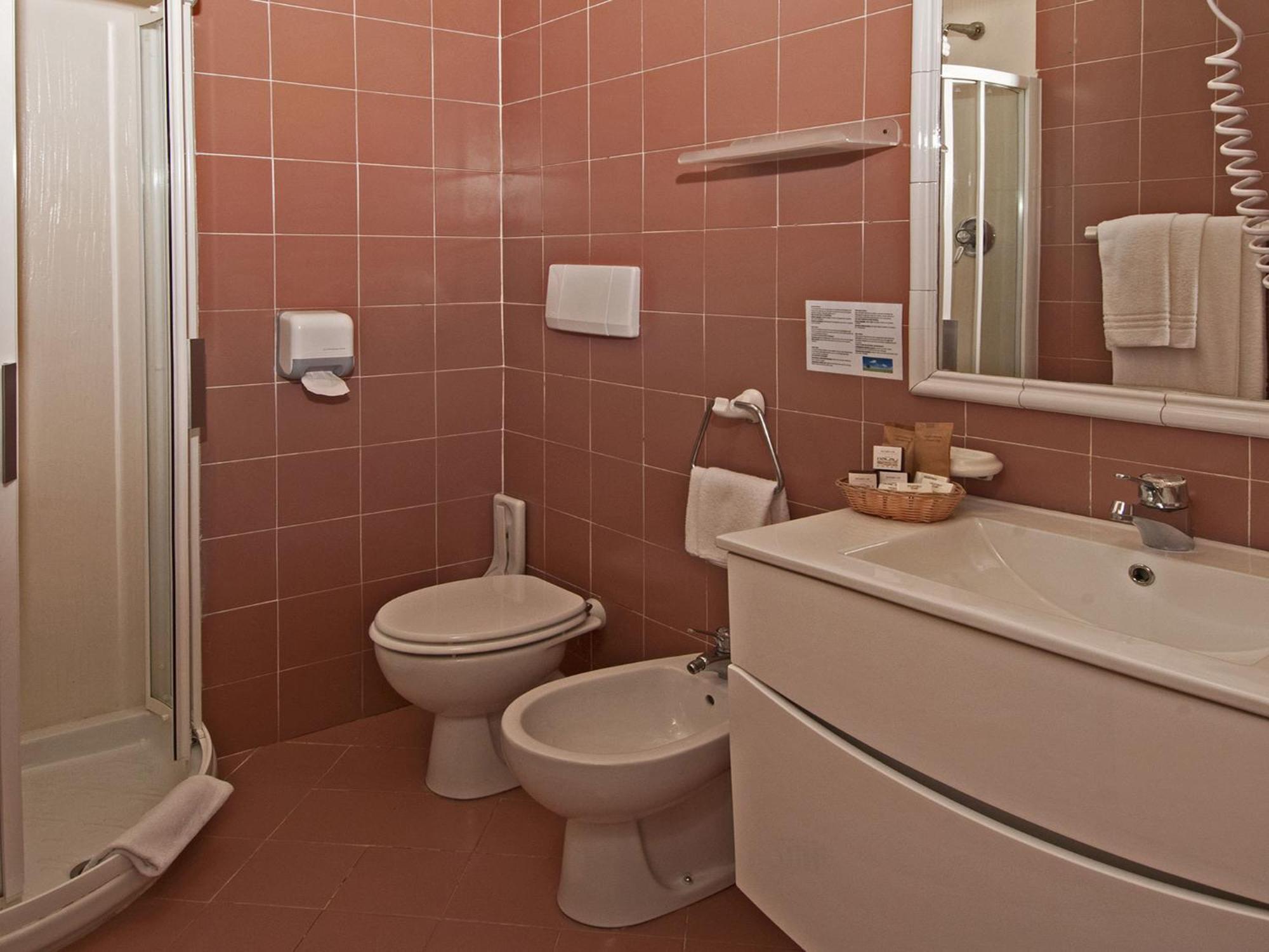 Doppel- oder Zweibettzimmer