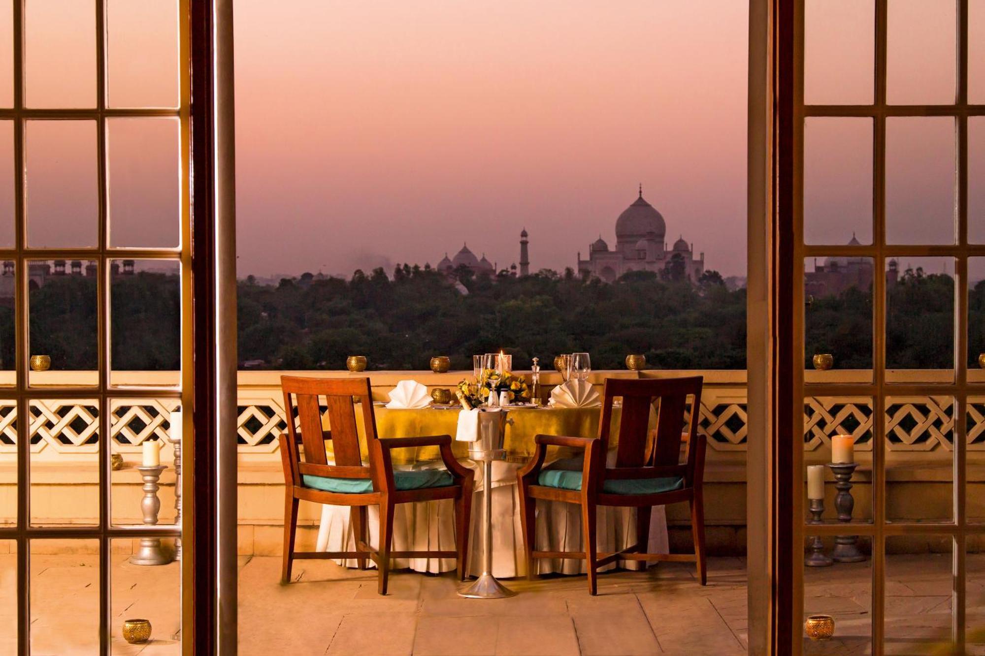 Suite Deluxe con balcón y vistas al Taj Mahal