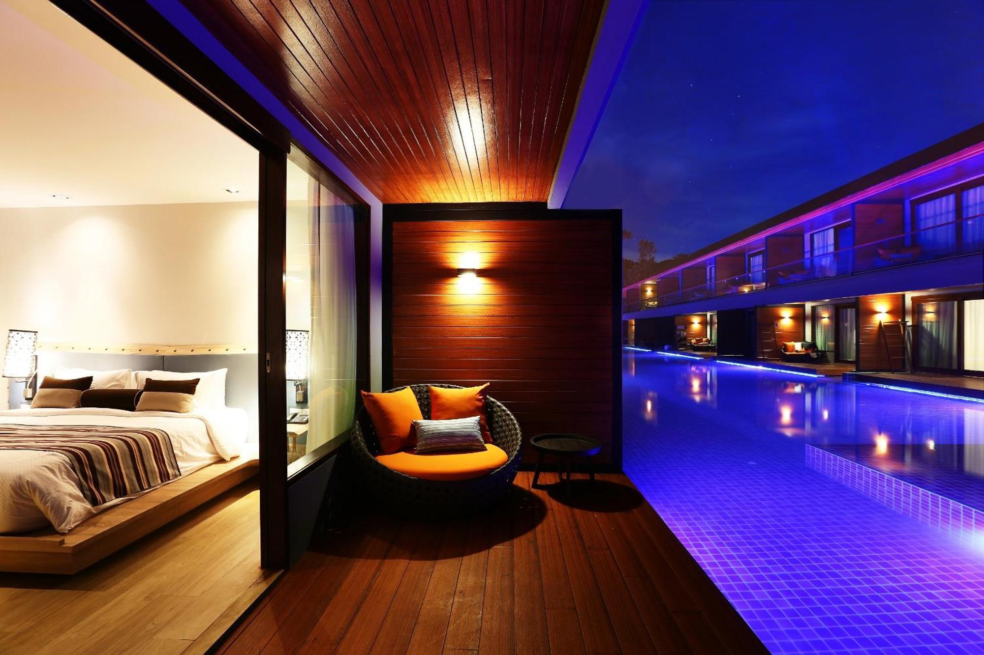 Deluxe Pool Access Double Room
