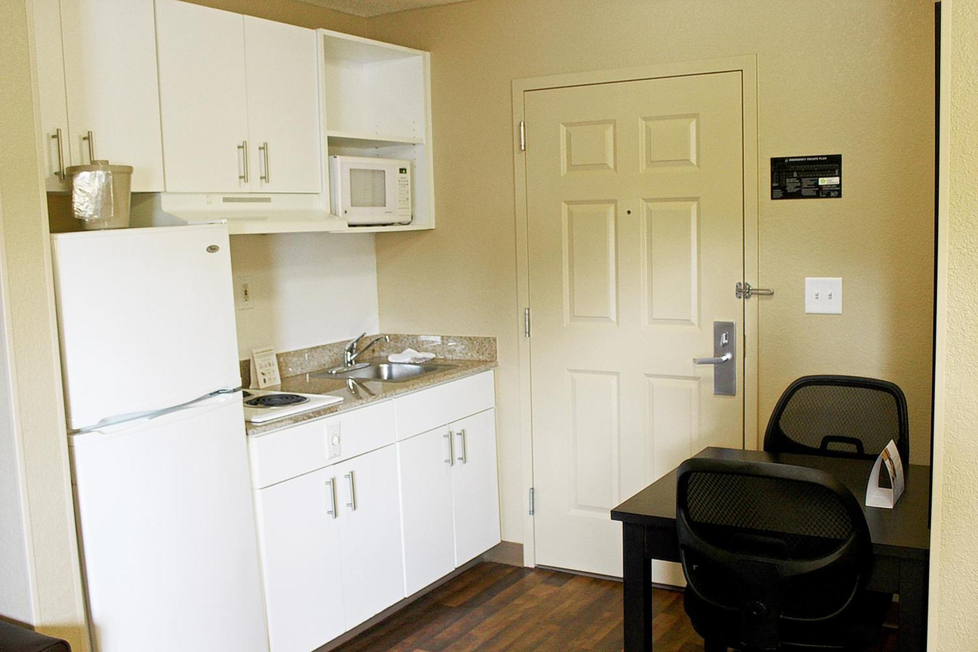 Studio with Two Queen Beds - Non-Smoking