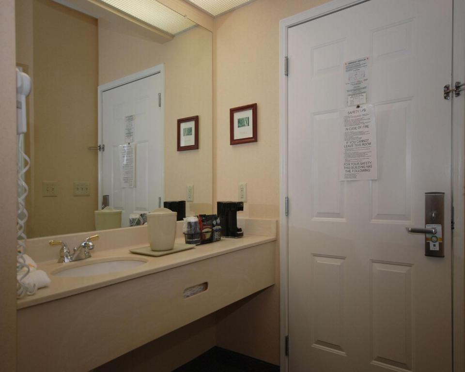 King Room - Accessible/Smoking