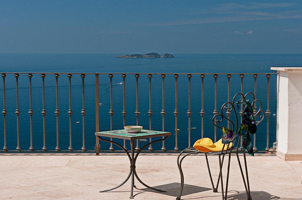 Two Connecting Rooms with Terrace and Sea View (4 Adults)