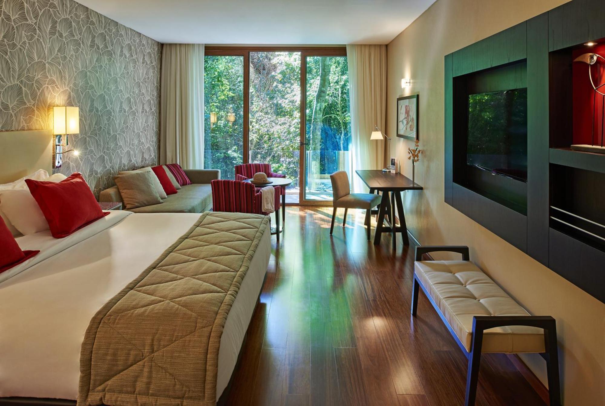 Suíte Júnior com Cama de Casal e Sofá-cama