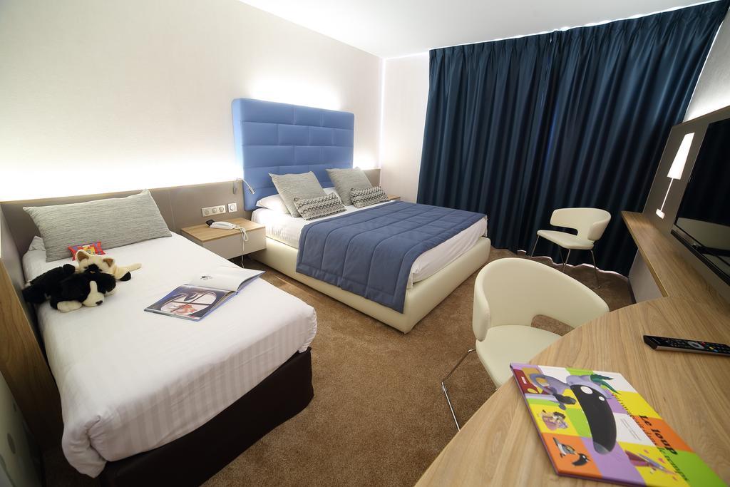 Chambre Triple Supérieure (2 Adultes + 1 Enfant de moins de 16 ans)