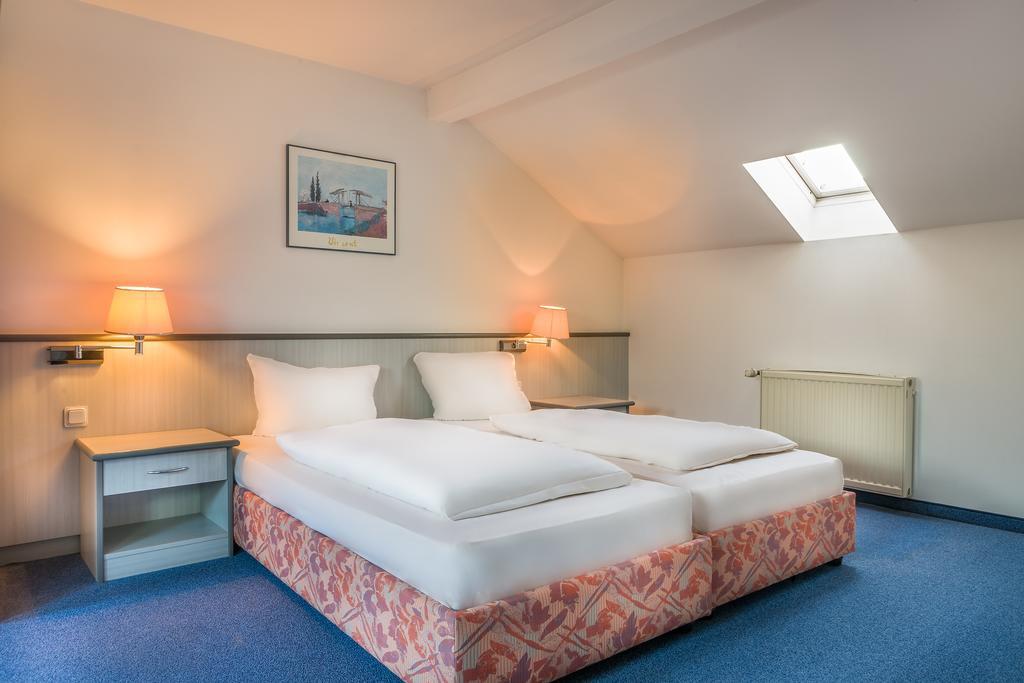 Einfaches Dreibettzimmer