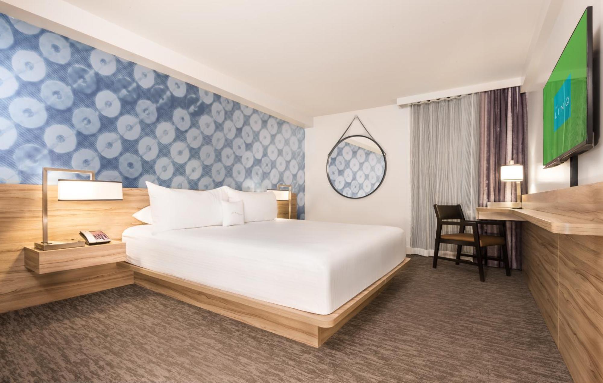 Deluxe Room,1 King, Non-Smoking,1275332491:JPEG