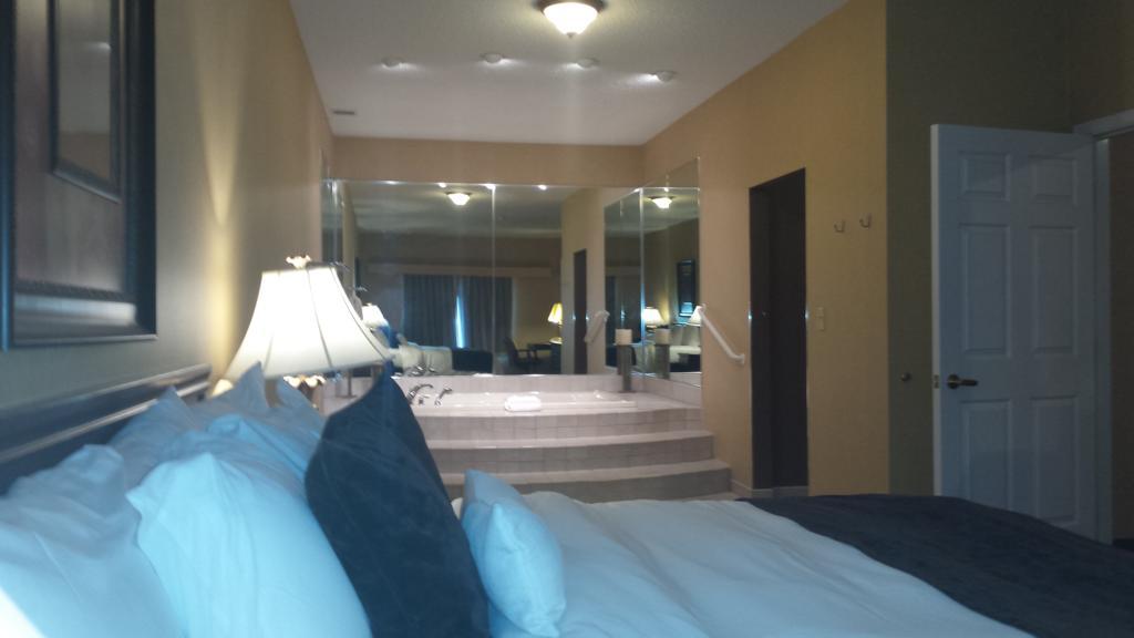 One-Bedroom King Suite