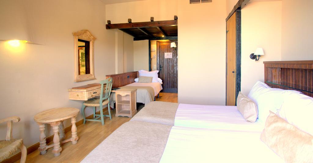Family Room (2 Adults + 2 Children),1654265105:JPEG