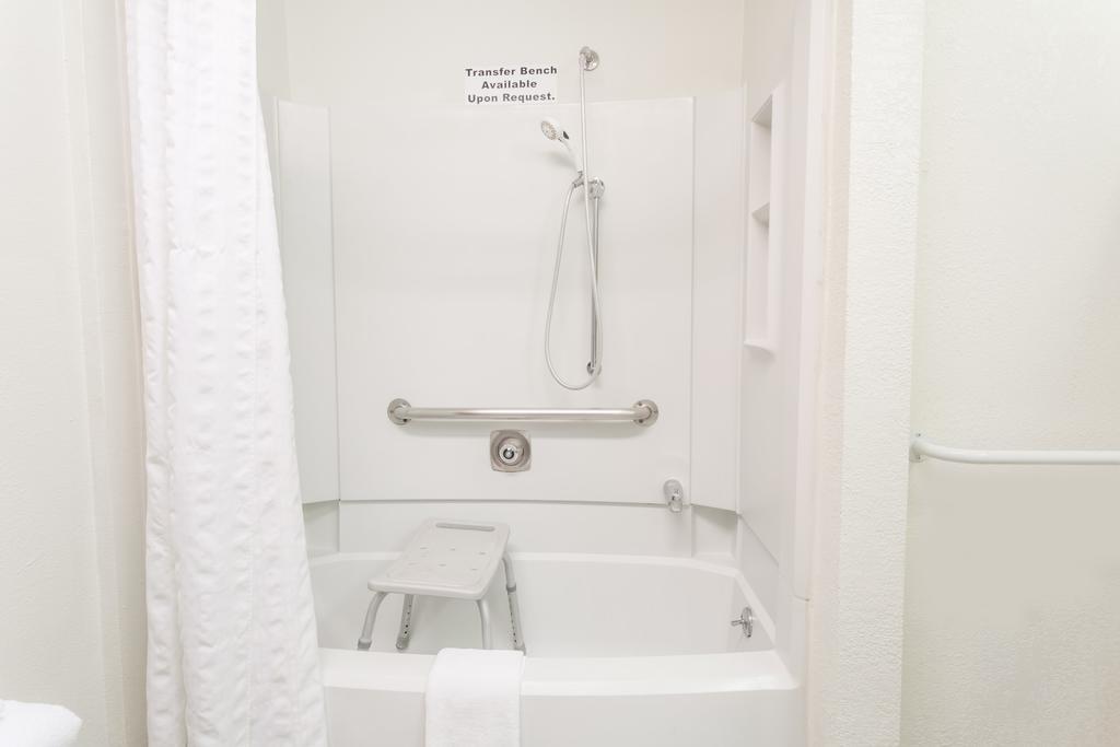 Queen Room - Mobility Access/Non-Smoking