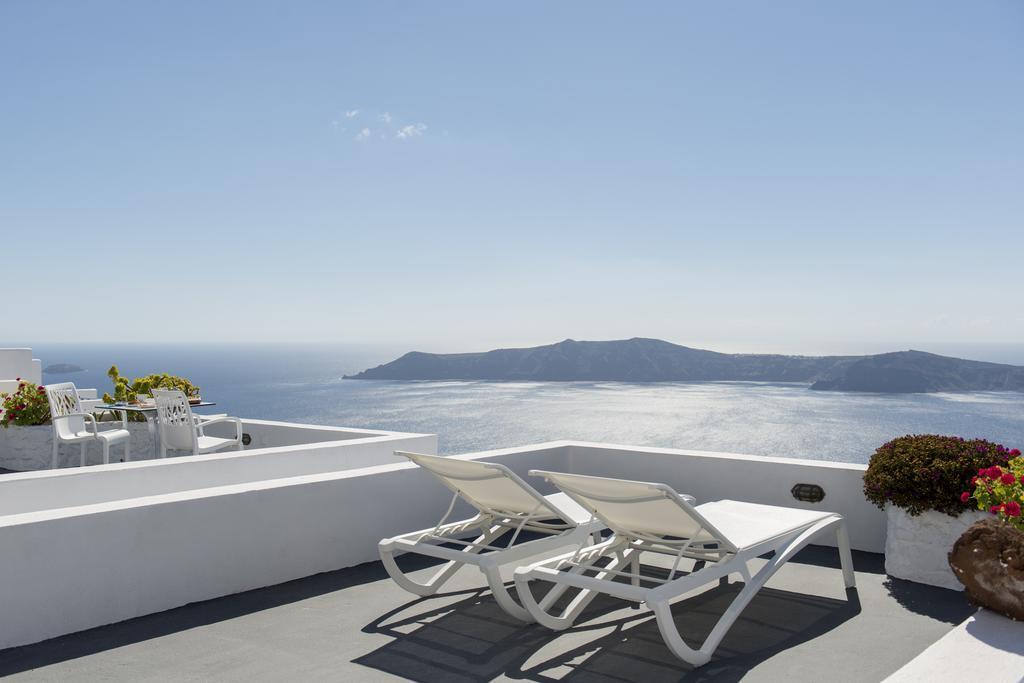 Cozy Double Room with Caldera View