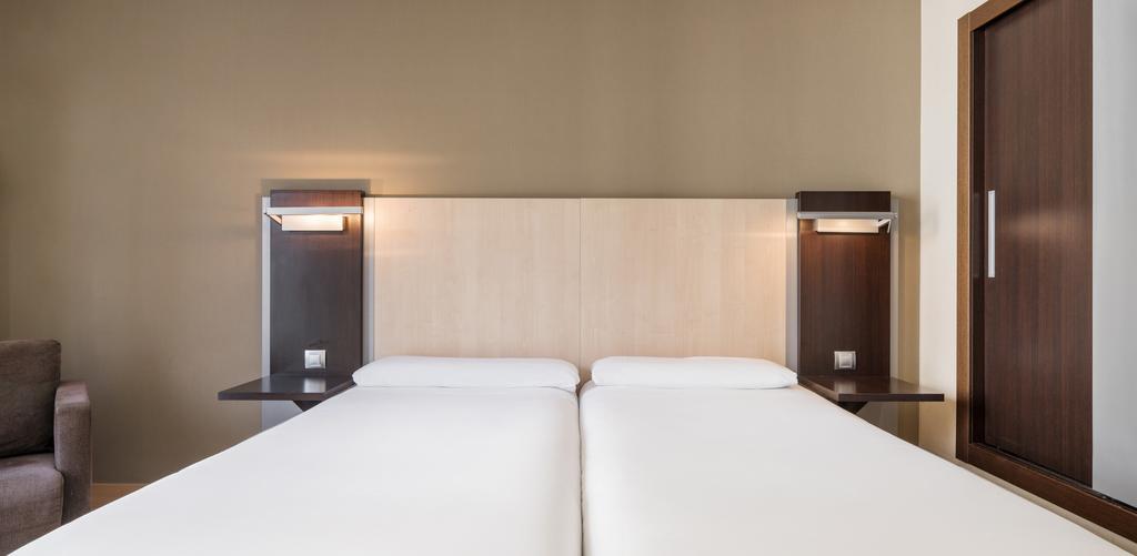 Quarto com Cama de Casal ou 2 de Solteiro