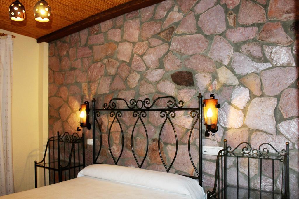 Habitación con cama grande