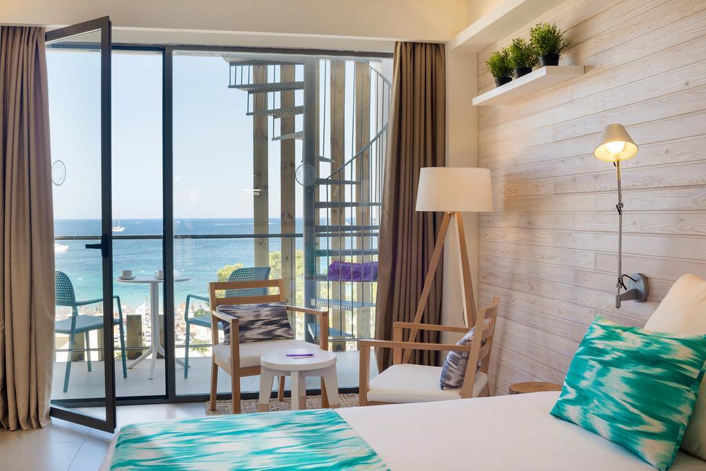 Chambre Double avec Terrasse Privée et Bain à Remous - Vue sur Mer