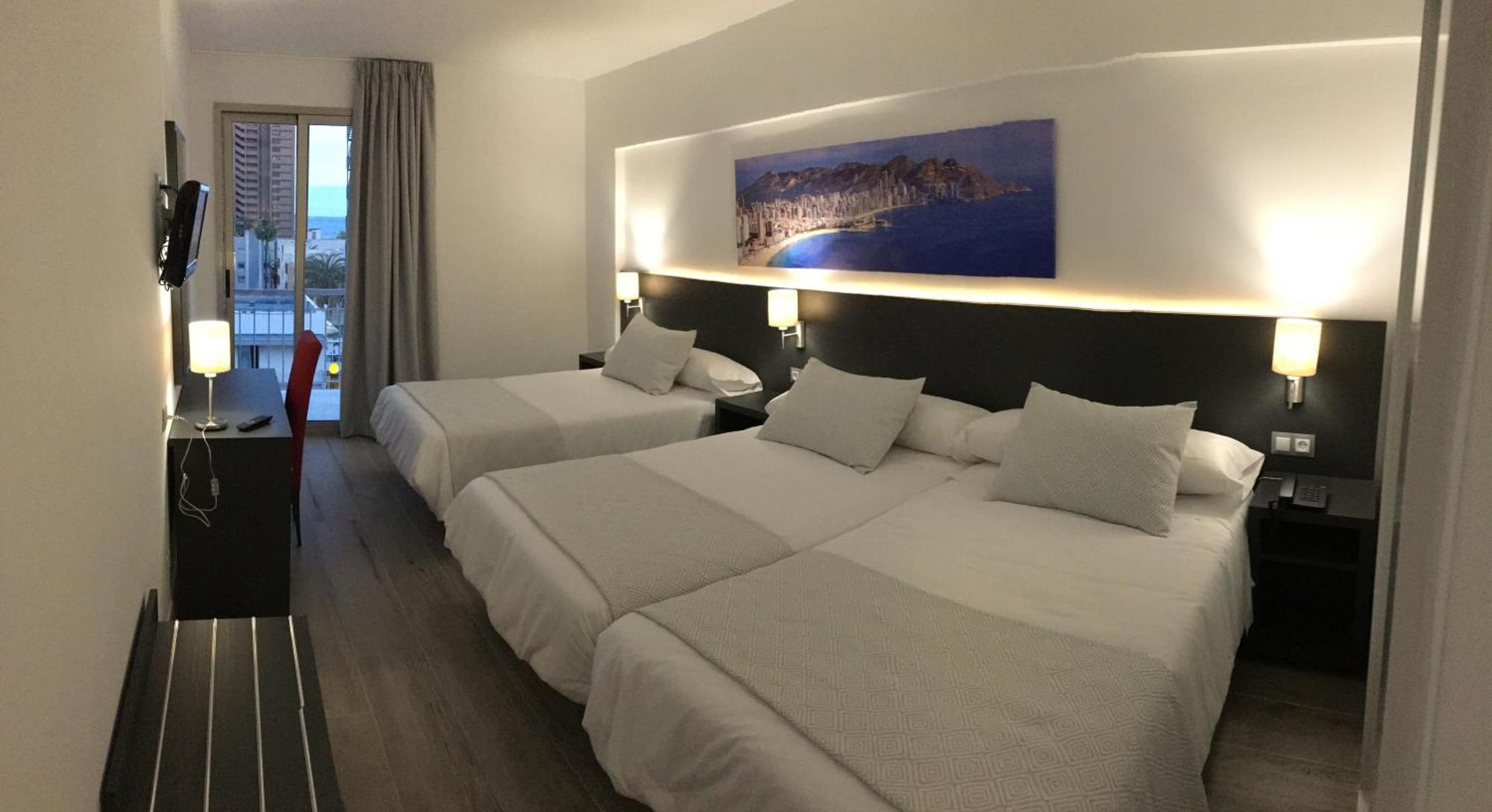 Quarto Triplo com Varanda