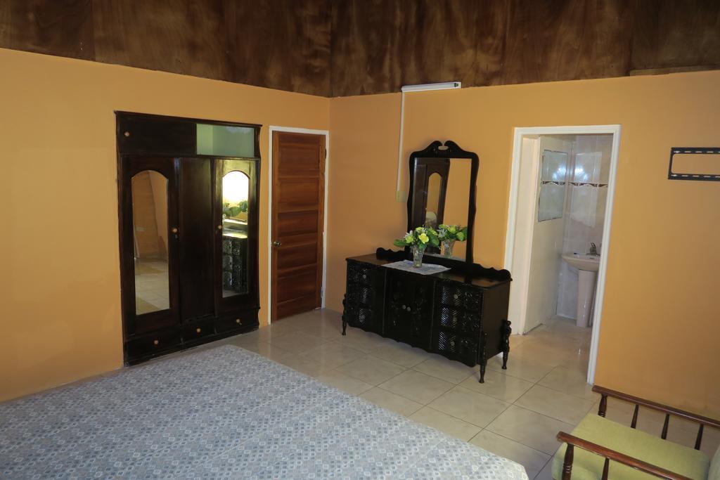 Habitación Triple con balcón