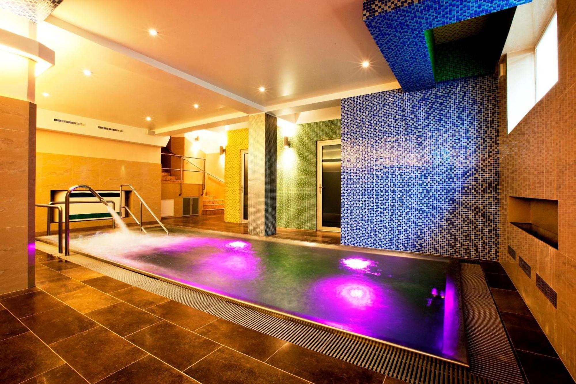 Oferta Especial - Quarto Duplo com 1 Hora Acesso Privado à Piscina