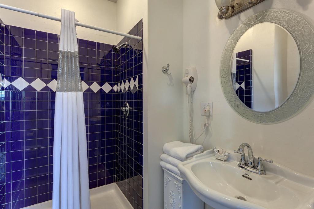 Superior King Room with balcony - Captain's Quarters