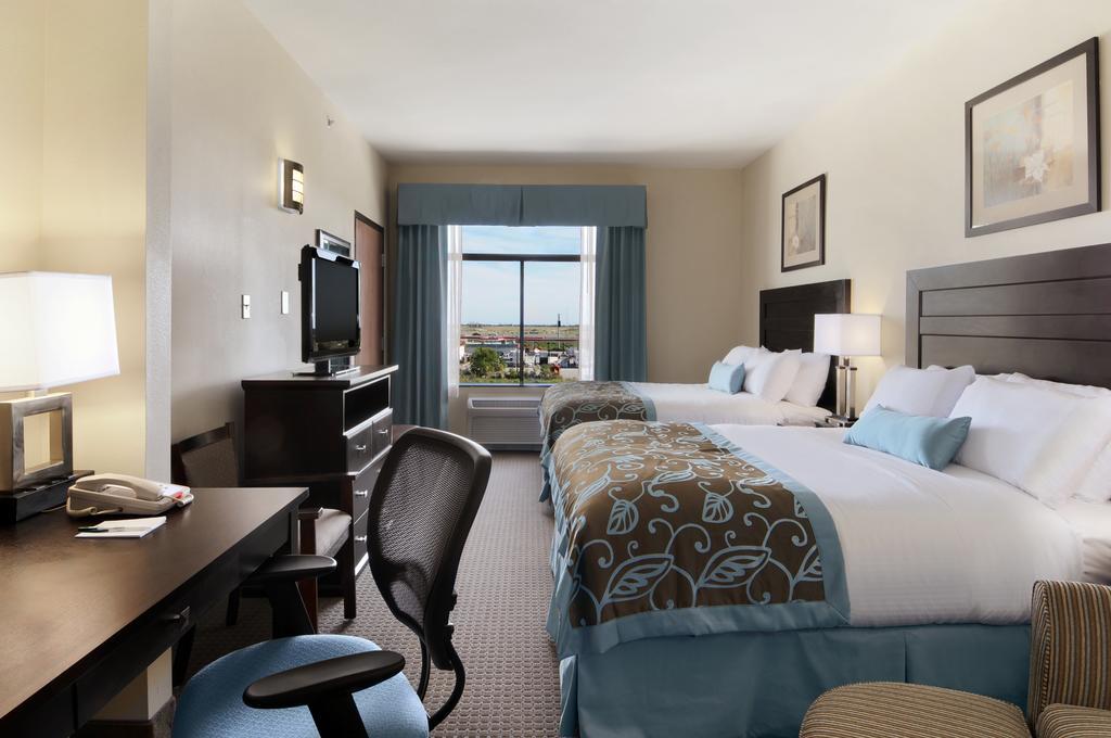 Queen Room with Two Queen Beds and Bath Tub - Mobility/Hearing Accessible - Non-Smoking