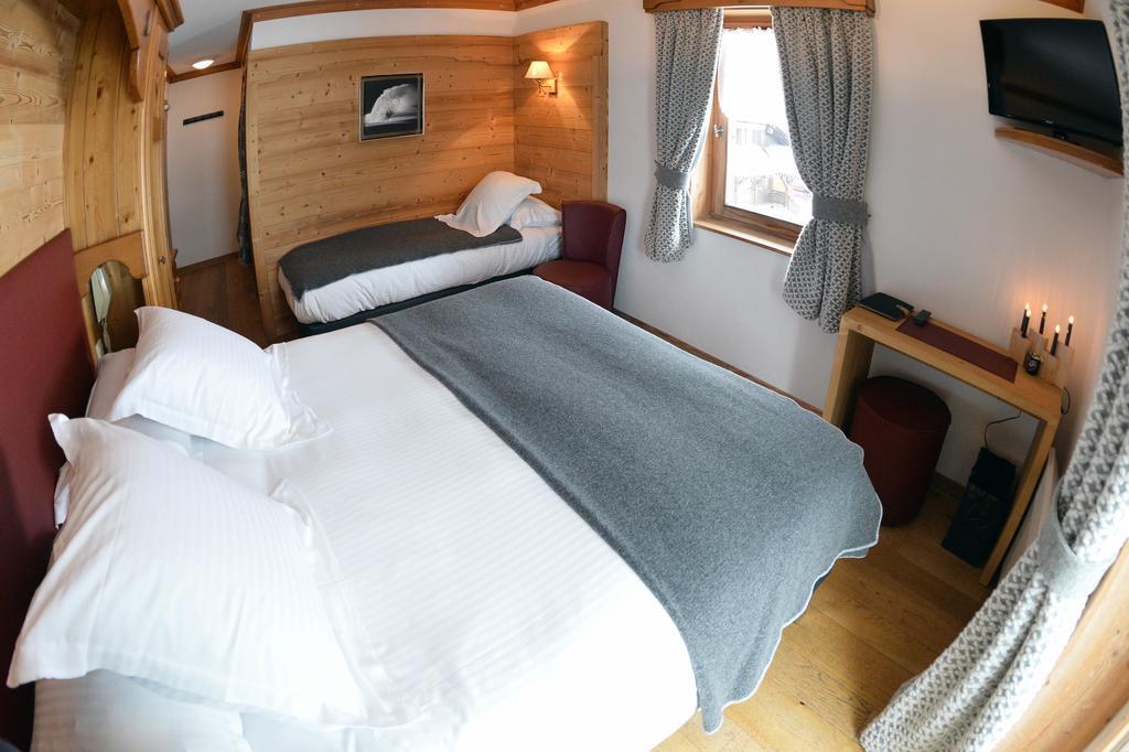 Chambre Triple (2 Adultes + 1 Enfant) - Vue sur Montagnes