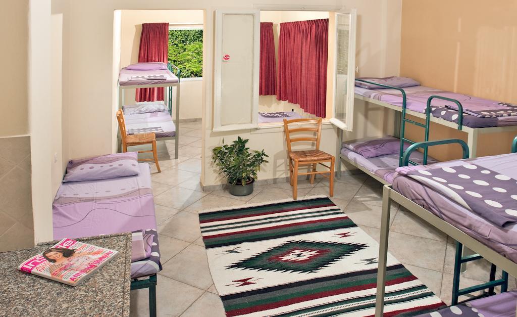 Einzelbett im 8-Betten-Schlafsaal für Männer