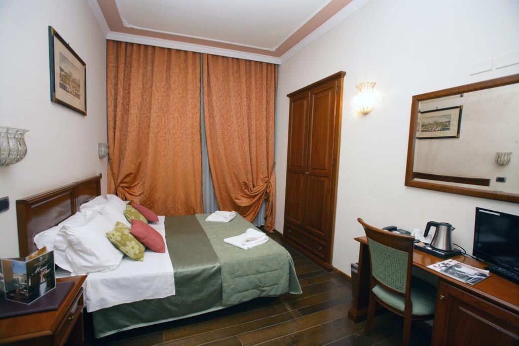 Quarto com Cama de Casal ou 2 de Solteiro