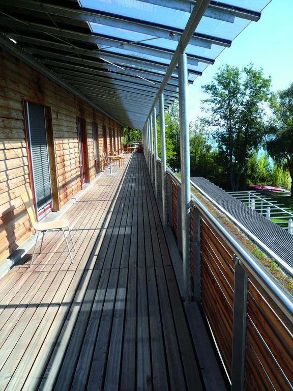 Vierbettzimmer mit Balkon und Seeblick