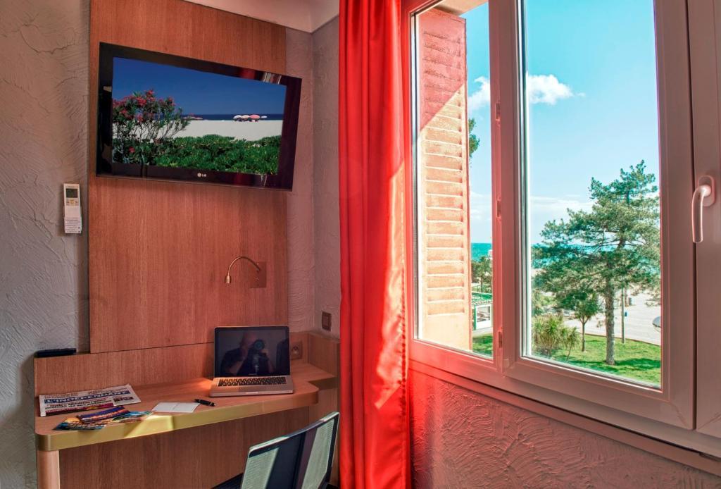 Chambre Triple Supérieure avec Vue sur Mer (2 Adultes + 1 Enfant)