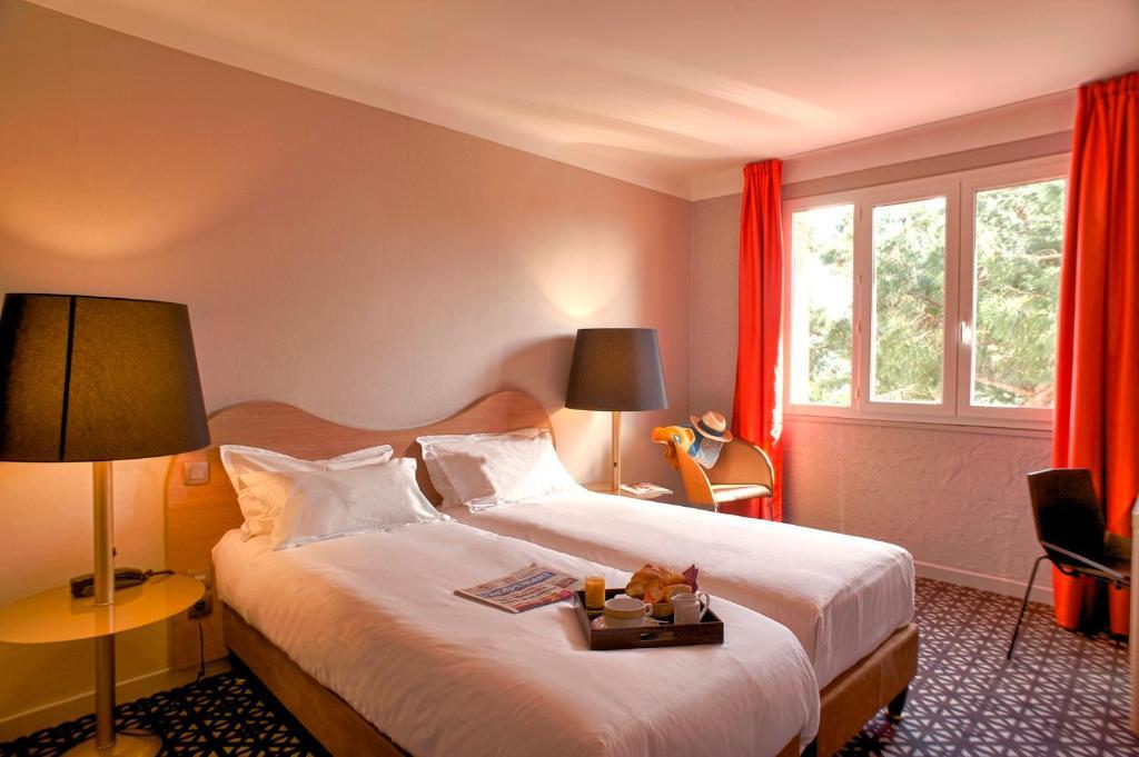 Chambre Double ou Lits Jumeaux - Vue Partielle sur Mer