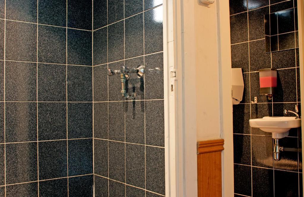 Chambre Quadruple avec Salle de Bains Commune