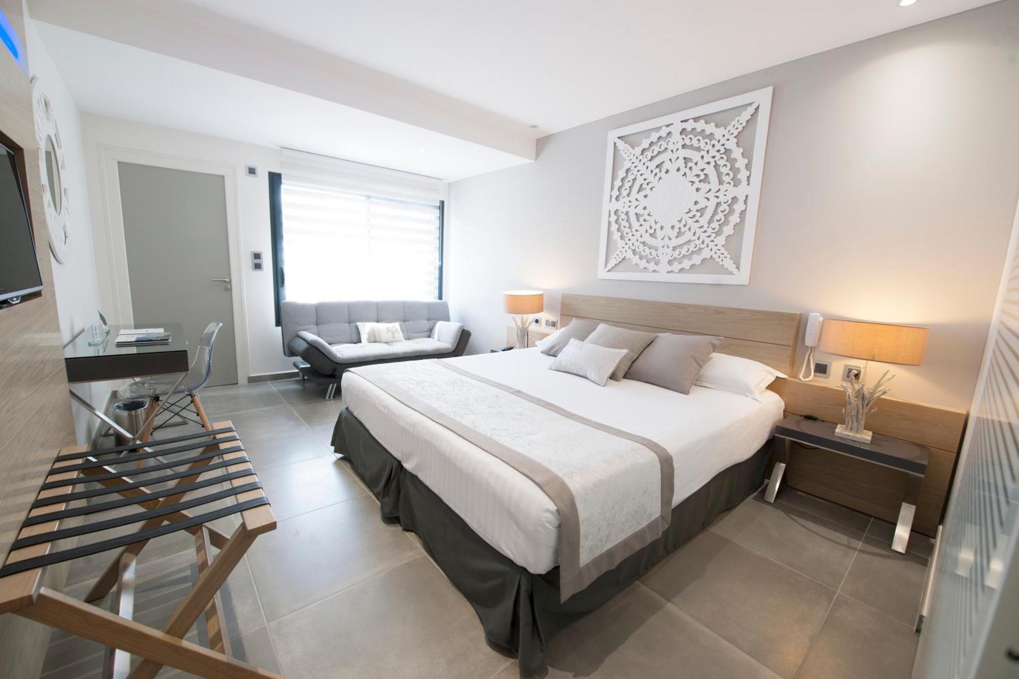 Chambre Double Supérieure - Vue sur Piscine