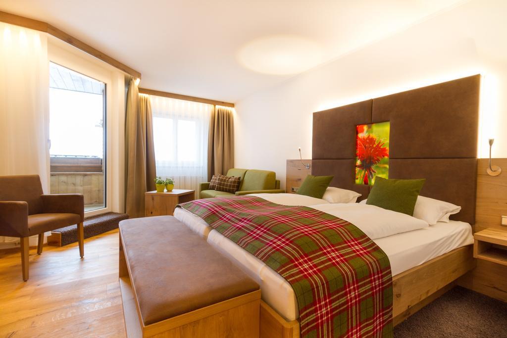 Double Room with Balcony,394188087:JPEG