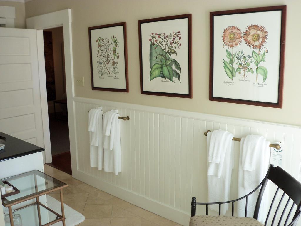 Master Suite with Spa Bath