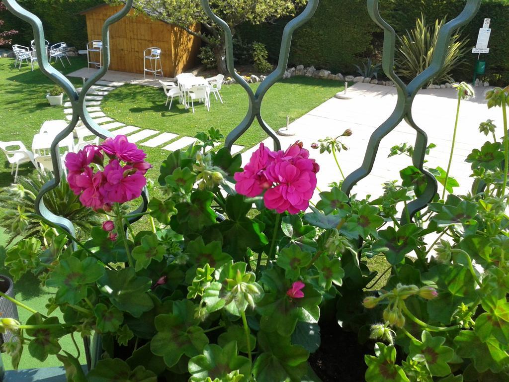 Camera Quadrupla con Balcone e Vista Lago