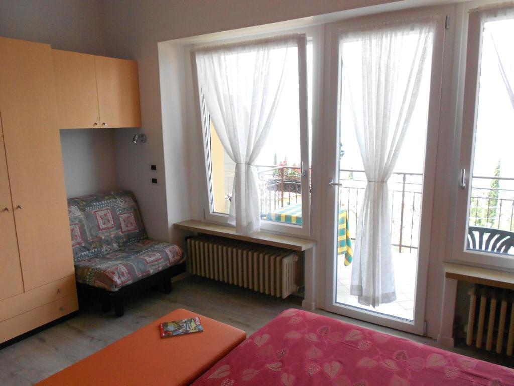 Dreibettzimmer mit Balkon und Seeblick