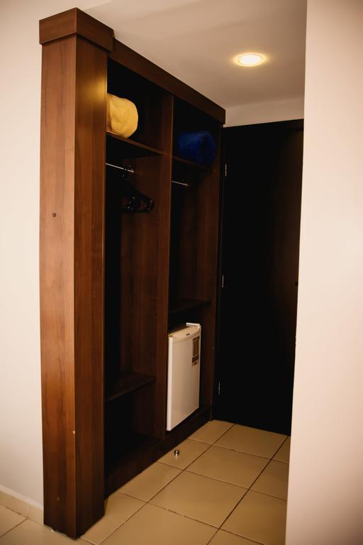 Quarto Econômico com 2 Camas de Solteiro