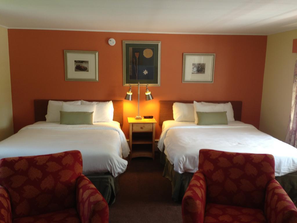 Deluxe Queen Room