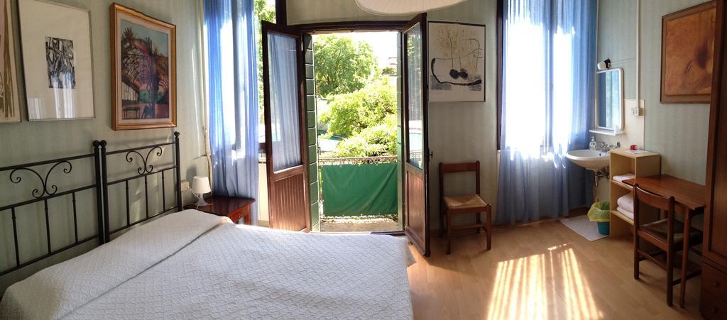 Tweepersoonskamer met Gedeelde Badkamer