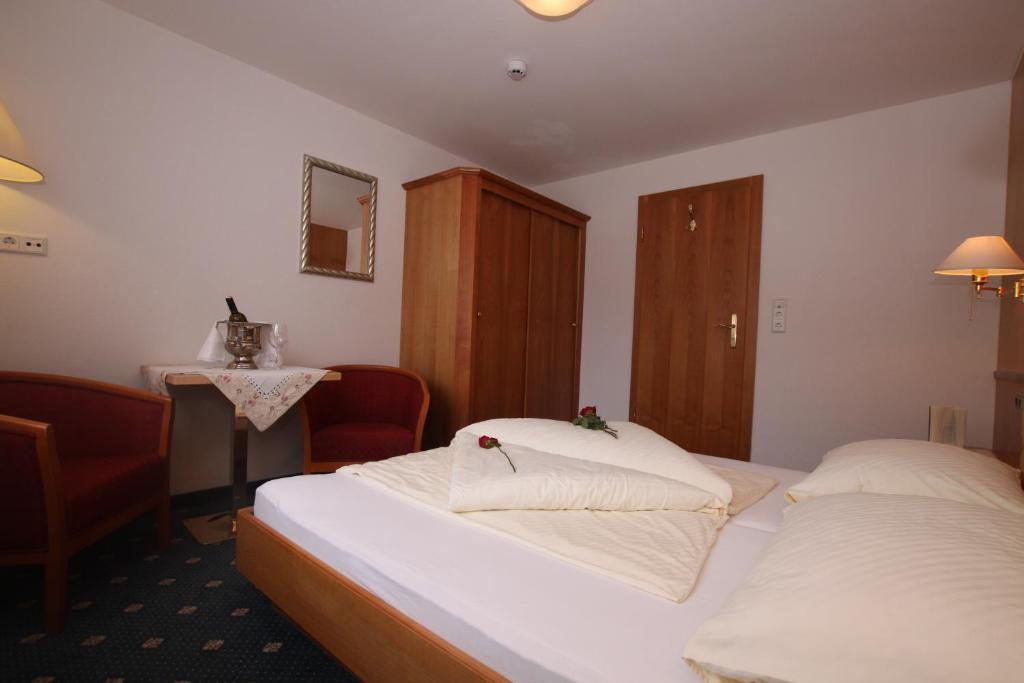 Doppel- oder Zweibettzimmer