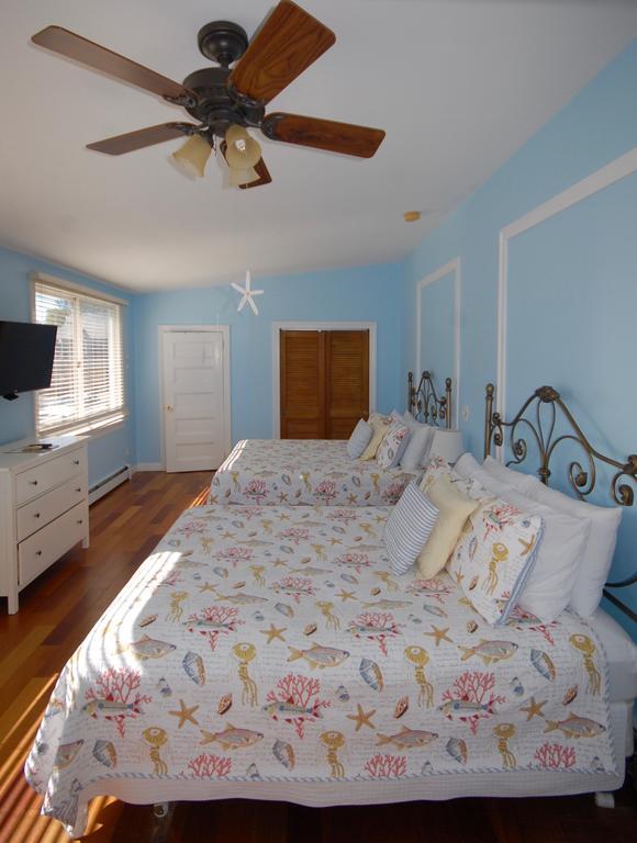 Queen Suite with Two Queen Beds