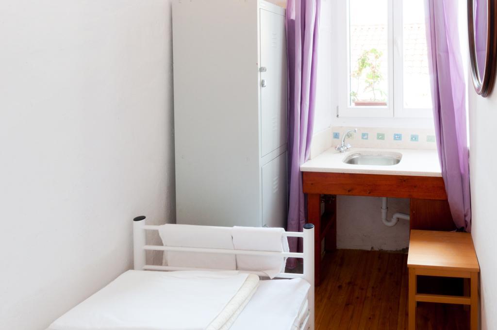 Chambre Simple avec Salle de Bains Commune