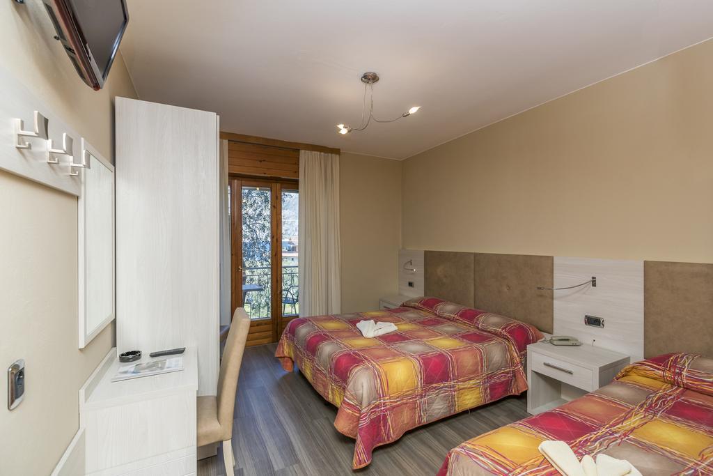 Dreibettzimmer mit Balkon