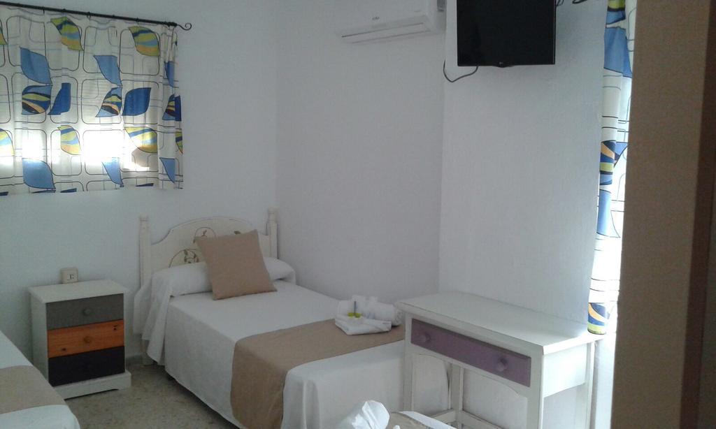 Single Room with Shared External Bathroom,510683754:JPEG
