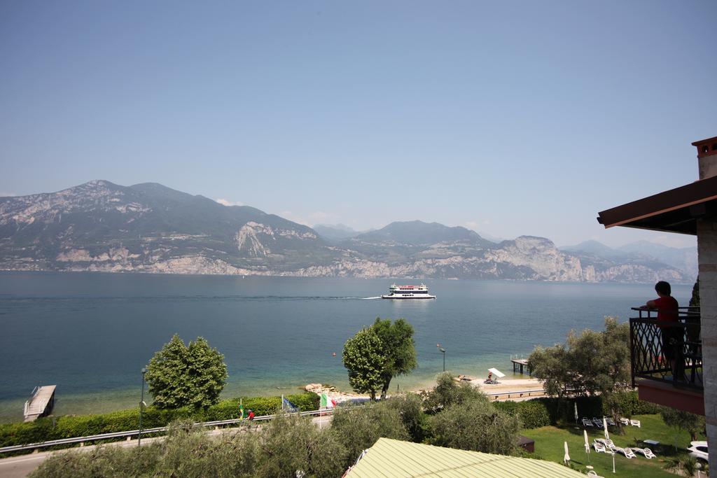 Camera Matrimoniale Mansardata con Vista Lago