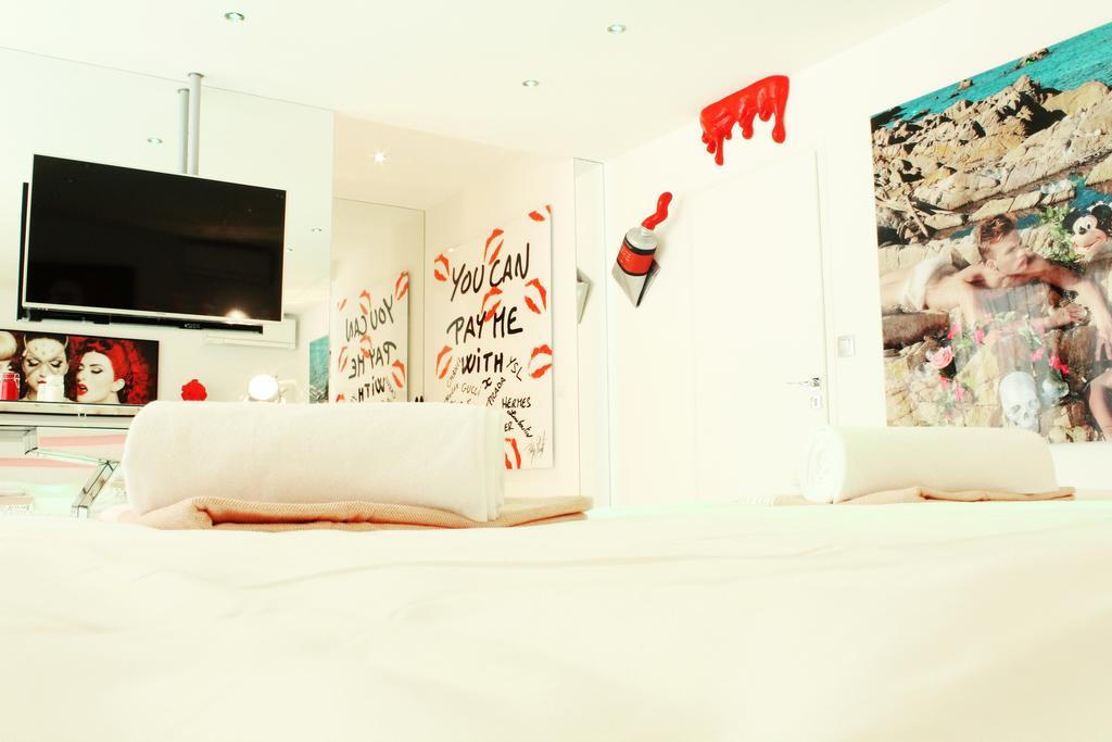 Suite met Kingsize Bed en Uitzicht op het Zwembad